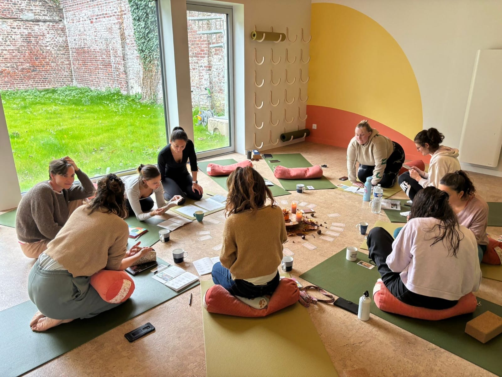 Bonjour yoga cours de yoga collectif particulier entreprise pratique atelier octobre rose atelier yoga et alimentation